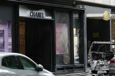 Video shows 5 robbers raiding Chanel store in Washington D.C., 